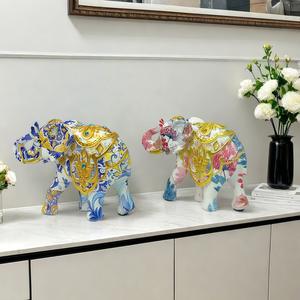 Adorno de Elefante Bebé Dorado Simple y Colorido, Figura Artística Esculpida en Resina Epoxi para Decoración de Sala de Estar y Escritorio - Product Image 4