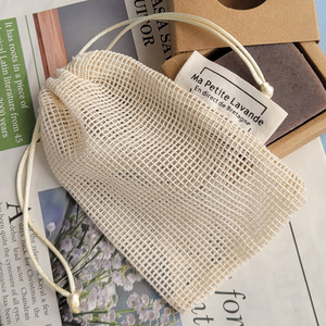 Pochette à savon cosmétique personnalisée en coton biologique 100% recyclable, imprimée à l'écran avec logo personnalisé, avec cordon de serrage - Product Image 3