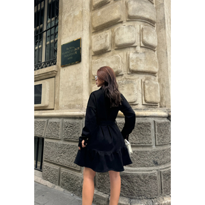 เดรสผ้าทอลายสีดำทรงเข้ารูปและบานออกด้านหลัง แต่งระบายชายกระโปรง พร้อมเข็มขัด คอปก เอวธรรมชาติ สวมใส่สบายๆ ทุกวัน - Product Image 1