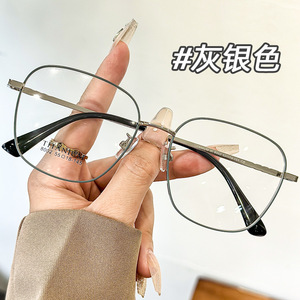 Monturas de Gafas Cuadradas de Titanio para Mujer Danyang 8002, Montura Completa Ligera con Lentes de Plástico para un Look Moderno - Product Image 4