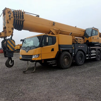 Grue mobile robuste à 4 essieux avec stabilisateurs en K, vitesse de déplacement de 90 km/h, moteur de 316 kW, capacité de 110 tonnes, pompe hydraulique pour la rénovation urbaine