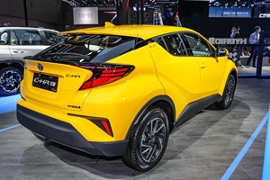 <span class=keywords><strong>Toyota</strong></span> <span class=keywords><strong>C</strong></span>-<span class=keywords><strong>HR</strong></span> SUV <span class=keywords><strong>2023</strong></span> Nouveau Coupé R17 Hybride Électrique Essence Options Boîte Automatique Manuelle Volant à Gauche Traction Avant Intégrale Légère - Product Image 3