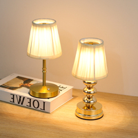 Lampe de lecture à lumière chaude rechargeable dorée en tissu simple Atmosphère Lampe de table personnalisée LED Lampe de table rétro