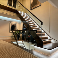 Escalier sur mesure en verre avec marches et contremarches en chêne blanc, structure en acier droite à monopoutre, pour intérieur, fabrication chinoise