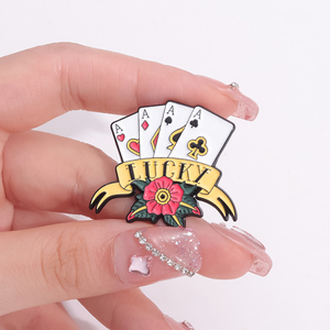 Sming Pins Lucky Poker 4 cartes de <span class=keywords><strong>cul</strong></span> fleurs épingles en émail cartes à jouer créatives broches sac à dos revers Badge - Product Image 1