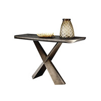 Table d'entrée minimaliste luxueuse de style italien Base en forme de X avec plateau en pierre placé contre le mur