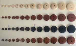 أزرار خشبية ذات 4 فتحات على الطراز الحديث صديقة للبيئة مخصصة 10-30 للمعاطف والتريكو بشكل صديق للبيئة مع مجموعة متنوعة من خيارات الألوان - Product Image 6