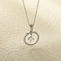 Collier Pendentif Élégant en Acier Inoxydable avec Zircon Scintillant Pavé, Design Cercle Creux et Zircon Cubique Taillé Carré, pour Femme