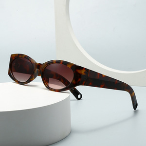 2026 Trend <b>Beach</b> <b>Accessories</b> UV400 Fashion Luxury Sunglasses Women High Quality Custom Logo Green Red PC - Product Image 5