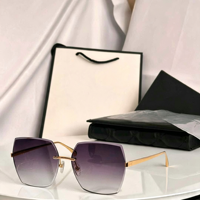 Lunettes de soleil carrées unisexes tendance avec verres dégradés colorés, monture métallique pleine, protection UV, options personnalisées, vente en gros