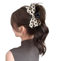 Queue de cheval synthétique Coolhair Body Wave à clipser pré-collée avec nœud et pompon, extension de cheveux à clipser en gros