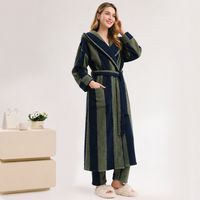 Nouvelle robe de chambre rayée haut de gamme pour femme, en polaire corail épaisse, style automne-hiver, longue tenue d'intérieur.