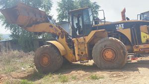 Chargeuse sur pneus Caterpillar 8 tonnes d'occasion, équipement de construction lourd, carrosserie en acier jaune, gros pneus, moteur - Product Image 2