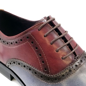 Chaussures de mariage formelles pour hommes en cuir véritable de luxe vintage de haute qualité, faites à la main, à trois couleurs, avec logo personnalisé - Product Image 5