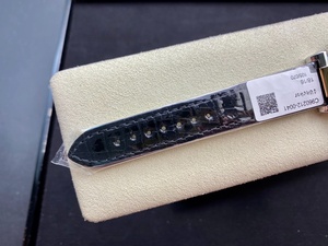 เทรนด์แฟชั่นย้อนยุคสุดหรู นาฬิกาข้อมือผู้หญิงสุดพิเศษขนาด 36 มม. ดีไซน์กะทัดรัดและประณีต พร้อมเข็มนาฬิการูปดาบแบบกลไกควอตซ์ - Product Image 5