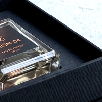 Boîte à parfum rigide écologique de style livre noir magnétique personnalisée avec insert ajusté pour cosmétiques, soins de la peau, parfum, cadeau