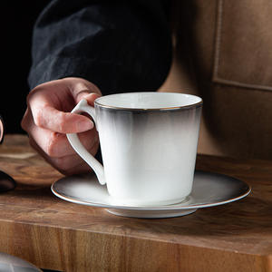 Service de table 16 pièces en porcelaine fine à dégradé de couleurs créatif, motif bord doré personnalisable, pour la maison et l'hôtellerie, en céramique, sûr - Product Image 3