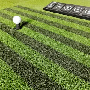 grama artificial ao ar livre colocando rolo de grama artificial para campo de golfe