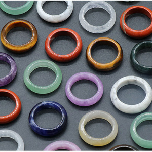 27-28mm Natürliche Kristall-Rundringe Sortierte Mehrfarbige Ringe Steinanhänger Perfekt für Handgemachten Schmuck Geschenke - Product Image 4