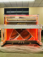 Piano vertical en plexiglas