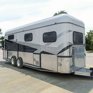 Remorque de transport pour 2 chevaux au design unique, à chargement incliné avec porte-tapis, pour le transport spécial des clubs équestres - Product Image 4