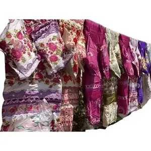 Cubrecama Doble con 2 Almohadas y Juego de Cortinas, Tamaño Matrimonial, Diseño a Rayas, Microfibra, Estilo Clásico, para Uso Doméstico - Product Image 3