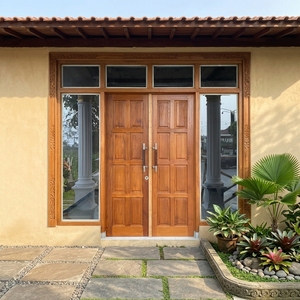 Système de porte principale double en teck massif à 16 panneaux Heritage Manor avec transom et encadrement latéral - Product Image 2