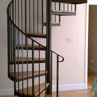 Escalier en colimaçon moderne en verre avec marches en bois de haute qualité pour intérieur