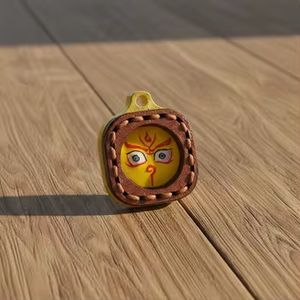 Pendentif en alliage d'acier titane ethnique tibétain peint à la main avec peinture 3D miniature Thangka Zakiram Yellow Wealth, pigment minéral - Product Image 1