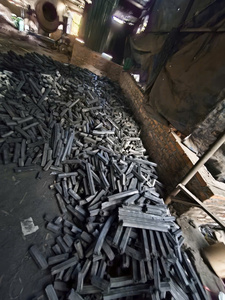 Charbon de bois en briquettes de sciure de bois dur du fournisseur vietnamien, haute teneur en carbone, faible teneur en cendres, combustible sans fumée pour barbecue, combustion de 6 heures - Product Image 2