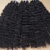 Vente directe usine de mèches de cheveux bruts, cheveux bouclés birmans, tissages de cheveux humains alignés sur les cuticules, cheveux bouclés indiens en gros