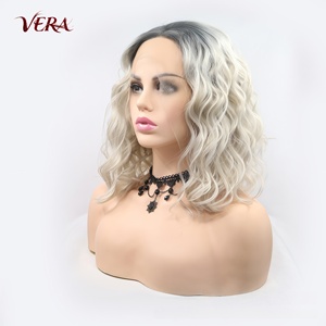 Pelucas de encaje frontal sintético de fibra Futura Premium al por mayor, HD 13*4, densidad 180% 250g, <span class=keywords><strong>rubio</strong></span> ombré <span class=keywords><strong>blanco</strong></span>, cabello <span class=keywords><strong>corto</strong></span> rizado bob mate - Product Image 2