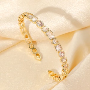Brazalete Rectangular con Zirconia en Forma de Corazón, Joyería de Moda para Mujer en Oro y Plata, Aleación de Zinc con Microincrustaciones, Diseño Geométrico - Product Image 2