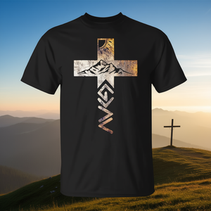 Camiseta con estampado de cruz para cristianos: Dios es mayor que los altos y bajos. - Product Image 3