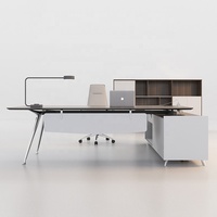 Eleganti mobili da ufficio moderni europei a forma di tavolo da scrivania con gamba in alluminio cromato