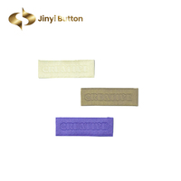 Étiquette de marque textile tissée personnalisée Jinyi pour vêtements, étiquette en tissu satiné pour ourlet, col, vêtements, sacs, t-shirts