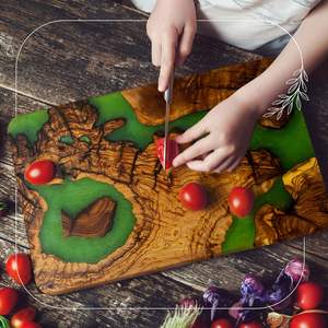 Tabla de queso epoxi de madera y resina, bandeja para servir de madera de olivo hecha a mano, juego de regalo para charcutería y tabla de cortar - Product Image 1