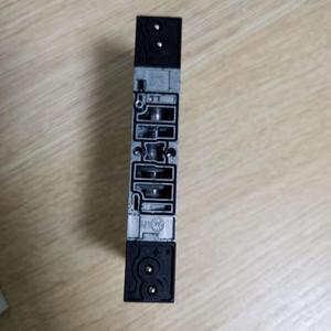 โซลินอยด์วาล์วควบคุมทิศทางแบบนิวแมติก VSVA-B-P53C-H-A2-1C1  546709 - Product Image 1