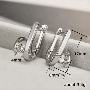 Orecchini a Cerchio E2464 in Oro Bianco con Cristalli Geometrici, Design Minimalista Unisex per Uso Quotidiano - Product Image 4