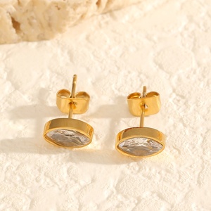 ต่างหูเพชรทรงมาร์คีส์ |   สแตนเลสสตีลชุบทอง 18K PVD ทรงรี ดีไซน์มินิมอลทันสมัย |   กันน้ำ ป้องกันอาการแพ้ - Product Image 1