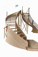 Escaliers en spirale courbés en bois sur mesure pour l'intérieur, avec balustrades en fer forgé, livraison directe d'usine