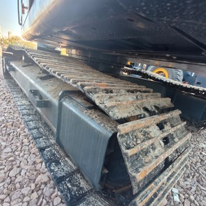 รถขุดไฮดรอลิกแบบตีนตะขาบฮุนได R220LC-9S มือสอง ขนาด 22 ตัน ปี 2021 รุ่นเกาหลี พร้อมมอเตอร์ไฮดรอลิก ปั๊ม และอะไหล่หลัก อุปกรณ์ก่อสร้าง 125 กิโลวัตต์ - Product Image 4