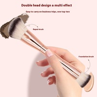 Pinceau de maquillage professionnel double-embout multi-usage à poils doux, couleur or rose, pour le visage, le fond de teint, la poudre, le blush, le contouring et les fards angulaires