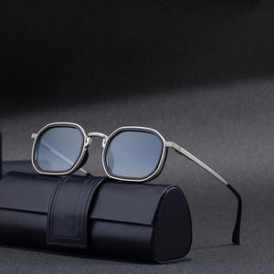 KSL-98413 Lunettes de soleil carrées pour hommes, monture noire, protection UV400, charnières à ressort en plastique et métal pour usage extérieur - Product Image 4