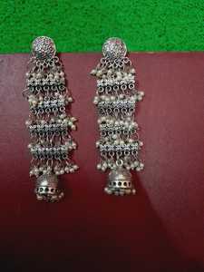 Boucles d'oreilles chandelier vintage en argent tibétain avec perles en forme de cloche, bijoux de mariage pour femmes, plaqué argent antique - Product Image 1