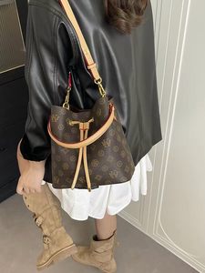 Sac à bandoulière en cuir véritable imprimé de haute qualité, sac seau tendance, sac fourre-tout en cuir pour femme, sac à main de luxe pour femme - Product Image 4