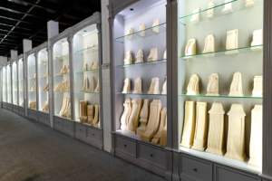 Corbeaux en bois modernes de style européen du milieu du siècle, durables, écologiques, surface lisse, installation facile pour hôtel, villa, bâtiment - Product Image 4