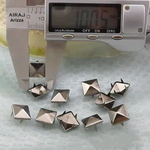 Vàng Và Bạc Mạ Tự Làm Sắt Bốn Móng Vuốt Đinh Tán Vuông Móng Tay Hạt Gai Phụ Kiện Cho Điện Thoại Di Động Quần Jean Nhà Máy Trực Tiếp - Product Image 3