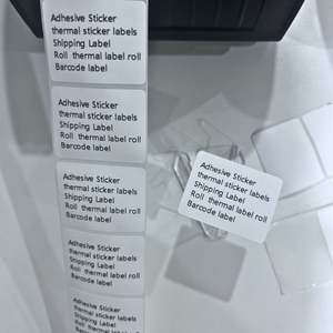 Rouleau de papier adhésif en gros pour imprimante, étiquettes de produits, étiquettes thermiques pour codes-barres, papier thermique d'usine - Product Image 4