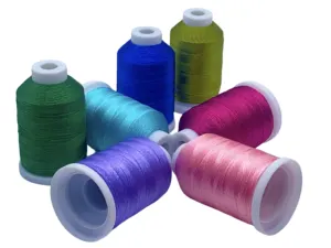 Usine en gros 0.3MM fil de soie de glace brillante 48 couleurs broderie en Nylon en stock pour tissé à la main et utilisation de la machine à coudre